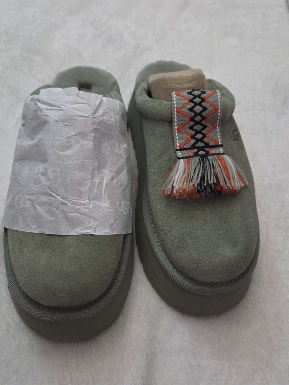 UGG Women's Sage Green Suede Platform Slippers Size 7 - Picture 7 of 11